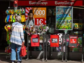 تباطؤ مرتقب في اقتصاد منطقة اليورو مع انحسار دعم التجارة