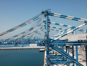 \"موانئ أبوظبي\" تتفاوض على تطوير ميناء السويس في مصر