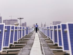 ارتفاع أسعار المواد يهدد مشاريع الطاقة الشمسية