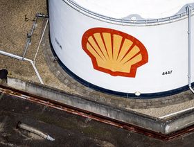 تباطؤ إنفاق شركات النفط الكبرى على الإنتاج يُطيل أمد أزمة الإمدادات