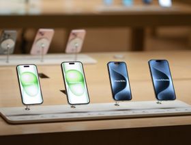 هواتف "أيفون 15" معروضة في متجر "أبل" المتواجد في محطة غراند سنترال، نيويورك، الولايات المتحدة - المصدر: بلومبرغ