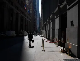 \"جيه بي مورغان\": رسوم ترمب الجمركية تجر الاقتصاد الأميركي إلى الركود في 2025