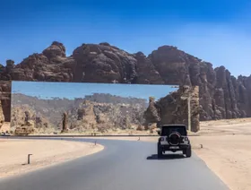 إحدى السيارات المشاركة بفعاليات "رالي الشعرى" التي نظمتها "ريتشار ميل" في وجهة البحر الأحمر، المملكة العربية السعودية - الشركة