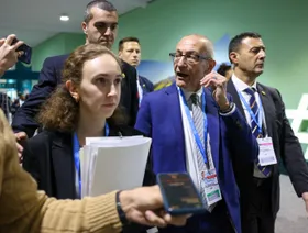 أوروبا وأميركا تقترحان دعم الدول الفقيرة بـ300 مليار دولار لكسر الجمود في \"كوب 29\"