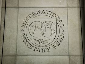 شعار "صندوق النقد الدولي" على مقره في واشنطن  - المصدر: بلومبرغ