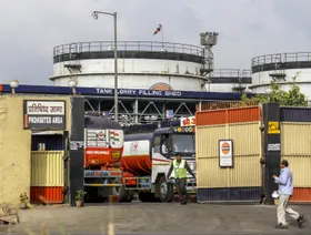 أكبر مصفاة نفط في الهند تبحث عن شحنات من الأميركيتين بعد عقوبات روسيا