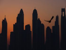 أبراج في إمارة دبي وقت الغروب، دبي، الإمارات العربية المتحدة - المصدر: بلومبرغ