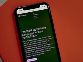 موقع شركة "أوبن أيه آي" الإلكتروني مفتوح على هاتف ذكي معروض في مقاطعة نيويورك في الولايات المتحدة  - المصدر: بلومبرغ