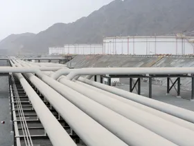 \"أدنوك\" الإماراتية تعزز تجارة النفط بتوسيع اتفاق مصفاة الفجيرة