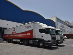 شاحنة لنقل بضائع تحمل شعار شركة "ديسلوك" بمدينة الدار البيضاء، المملكة المغربية. - الشركة