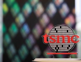 لافتة تحمل شعار شركة "تايوان سيميكونداكتور مانوفاكتشرينغ" - المصدر: بلومبرغ