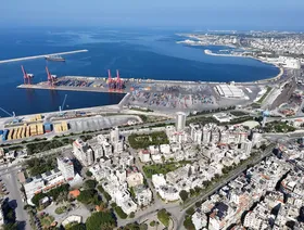 صورة جوية لميناء اللاذقية السوري على شاطئ البحر الأبيض المتوسط. الجمهورية العربية السورية. 11 مارس 2025 - رويترز