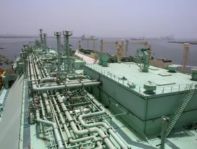 بلومبرغ: مصر تدرس إضافة سفينة إعادة تغويز خامسة للغاز المسال