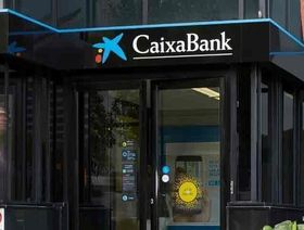 أحد فروع بنك "كايشا" الإسباني (CaixaBank) - المصدر: بلومبرغ