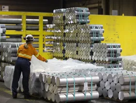 الرسوم الجمركية تدفع \"ريو تينتو\" لشراء الألمنيوم من السوق الأميركية