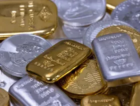 سعر الذهب قرب ذروته التاريخية والفضة تزيد مستواها القياسي