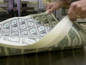 الإنفاق الاستهلاكي الأميركي يفوق التوقعات مع استمرار ضغوط التضخم