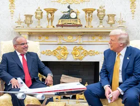 ولي عهد البحرين، الأمير سلمان بن حمد، والرئيس الأميركي دونالد ترمب في البيت الأبيض، واشنطن، الولايات المتحدة، 16 يوليو 2025 - المصدر: الموقع الرسمي لولي العهد - الشرق