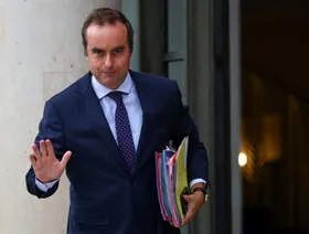 رئيس الوزراء الفرنسي يستقيل بعد انتقاد تشكيل الحكومة