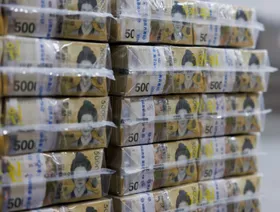 عملات الأسواق الناشئة ترتفع ترقباً لمفاوضات الرسوم الجمركية