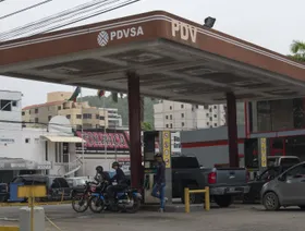 فنزويلا تخطط لزيادة أسعار الوقود 50% بسبب \"شيفرون\" الأميركية