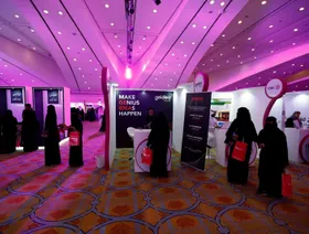 طالبات سعوديات في معرض للوظائف في العاصمة السعودية الرياض، يوم 2 أكتوبر 2018 - المصدر: بلومبرغ