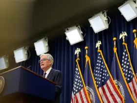 معارضة وحيدة تظهر أن باول حافظ على وحدة \"الفيدرالي\" رغم ضغوط ترمب