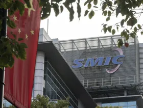 شعار شركة "سيميكوندوكتور مانيوفاكتشرينغ إنترناشيونال" على مقرها في شنغهاي، الصين - بلومبرغ