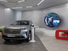 سيارة الدفع الرباعي الهجينة "هافال H6" من "غريت وول موتور" معروضة في مركز تجارب الشركة بمركز تسوق "آيكونسيام" في بانكوك، تايلندا - بلومبرغ