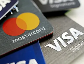 كروت تابعة لـ "فيزا" و"ماستركارد" - بلومبرغ