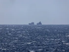 سفن تجارية تبحر جنوب البحر الأحمر - بلومبرغ