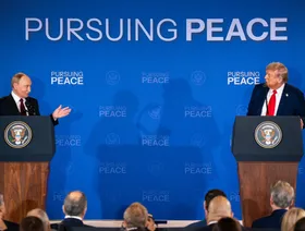 ترمب يحذر من \"حرب اقتصادية\" إذا لم يسع بوتين إلى السلام