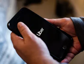 تطبيق أوبر - المصدر: بلومبرغ