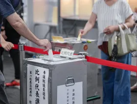 الين يرتفع بعد انتخابات اليابان وأسهم هونغ كونغ لأعلى مستوى منذ 2021