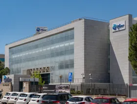 مكاتب شركة "فايزر" في مدريد، إسبانيا - بلومبرغ