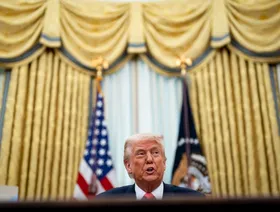 الرئيس الأميركي دونالد ترمب يتحدث خلال حفل توقيع أمر تنفيذي في المكتب البيضاوي بالبيت الأبيض في واشنطن العاصمة، الولايات المتحدة، يوم الخميس 6 مارس 2025 - بلومبرغ