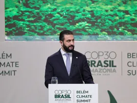 الرئيس السوري أحمد الشرع يلقي كلمة أمام الوفود المشاركة في مؤتمر المناخ في بيليم، البرازيل،  6 نوفمبر 2025 (المصدر: الرئاسة السورية) - الشرق