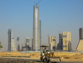 ناطحات سحاب بينها البرج الأيقوني وسط الحي المالي بالعاصمة الإدارية الجديدة شرق القاهرة في مصر - المصدر: بلومبرغ