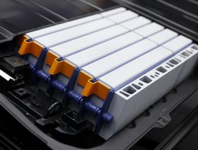 نموذج أولي لبطاريات الليثيوم أيون من الجيل القادم لسيارات "تويوتا' - المصدر: بلومبرغ
