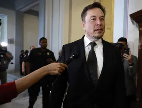 ماسك يقاضي \"أبل\" و\"أوبن إيه آي\" ويتهمهما بالإضرار بالمنافسة في الذكاء الاصطناعي