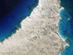 صورة لطرف شبه جزيرة رأس الحكمة بمصر تم التقاطها عبر القمر الصناعي في 14 مارس 2024 - المصدر: بلومبرغ