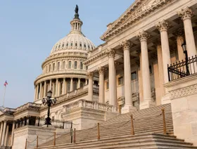 في انتصار لأجندة ترمب.. \"الشيوخ\" يقر تشريعاً لتنظيم العملات المستقرة