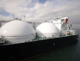 باكستان تبحث مع قطر للطاقة إرجاء شحنات غاز وسط تراجع الطلب المحلي