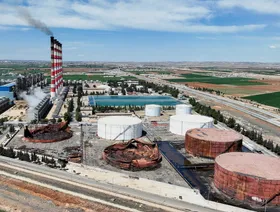 صورة ملتقطة بطائرة مسيرة لمحطة لتوليد الطاقة الكهربائية في حلب، سوريا، 15 أبريل 2025 - رويترز