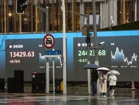 الأسهم الصينية تواصل التراجع رغم إشارة ترمب إلى التهدئة