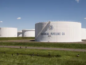 وكالة الطاقة الأميركية: توقعات نمو الإنتاج تعزز تخمة النفط عالمياً