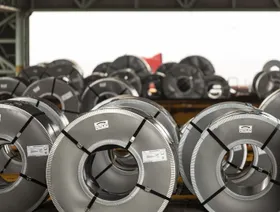 أرباح مصانع الصلب في الصين تنتعش مع كبح بكين فائض الإنتاج