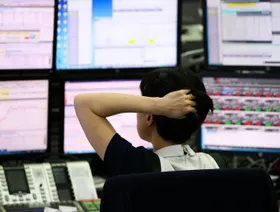 الأسهم الآسيوية تتجاوز أعلى مستوياتها مدعومة بموجة تفاؤل تعم الأسواق