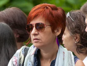 ساندرا أورتيغا خلال جنازة والدتها في 2013 - بلومبرغ