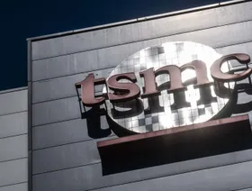 شعار TSMC يزين واجهة مقر الشركة في هيسنشو، تايوان. - المصدر: بلومبرغ